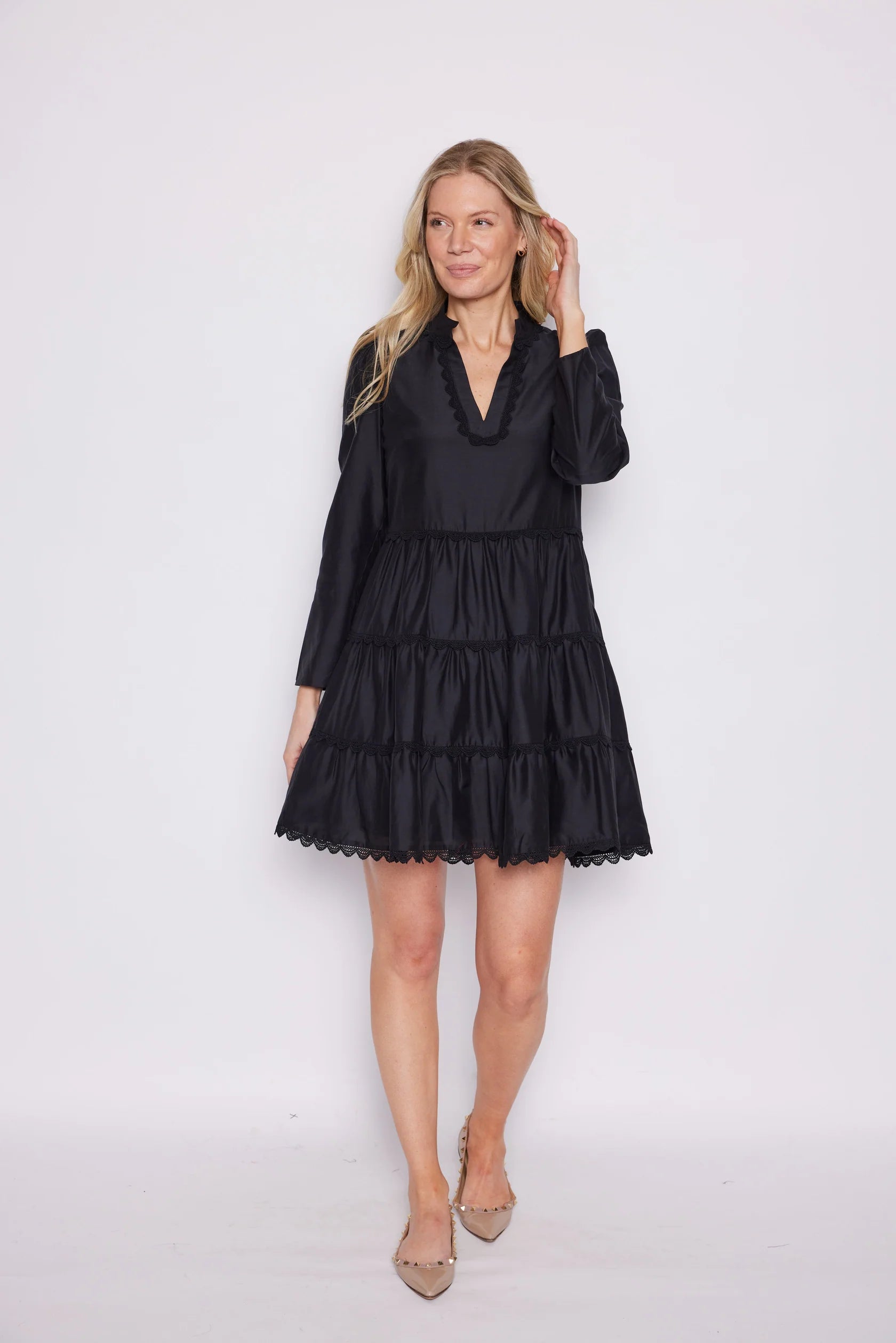 Black Lace Trim Long Sleeve Tunic Flare Dress Black / Xs / H23203 Black Lace Trim Long Sleeve Tunic Flare Dress Black / Xs / H23203